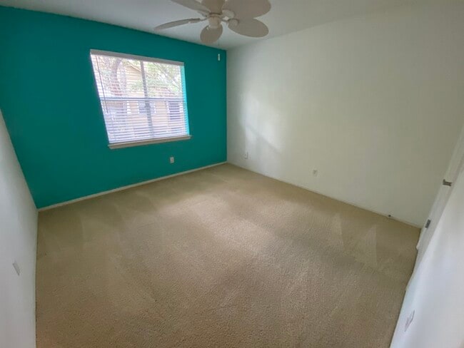 Building Photo - 11 Arbor Club Dr