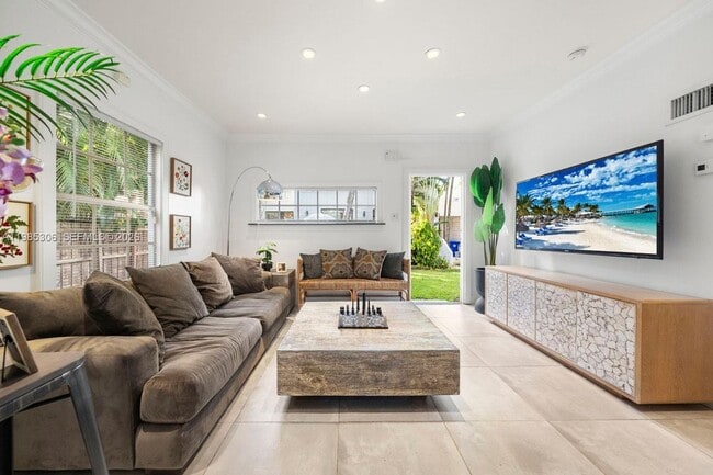 Building Photo - 151 NE 43rd St