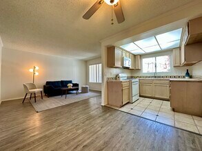 Building Photo - Farmdale Court Apartments