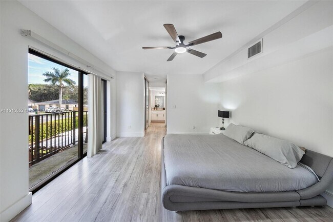 Building Photo - 11913 SW 11th Ct