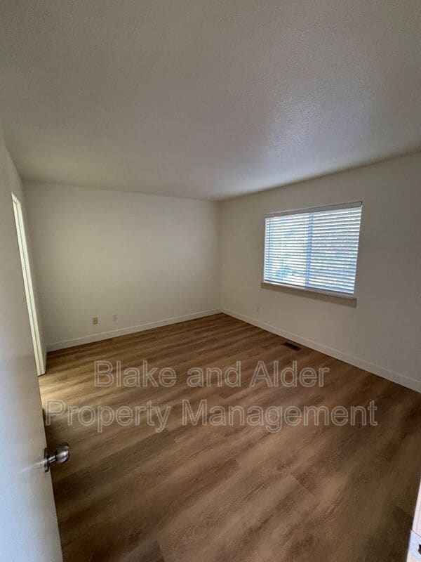 Building Photo - 3607 NE 158th Ave