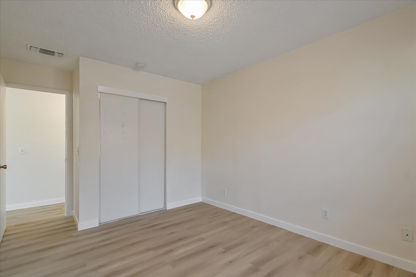 Building Photo - 9223 Langdon Ave