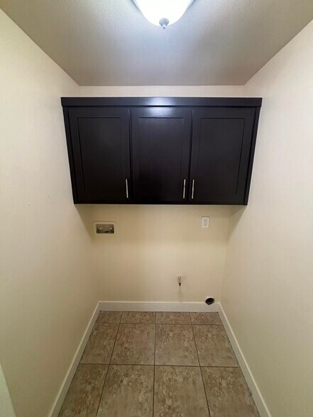 Building Photo - 133 W 74th St