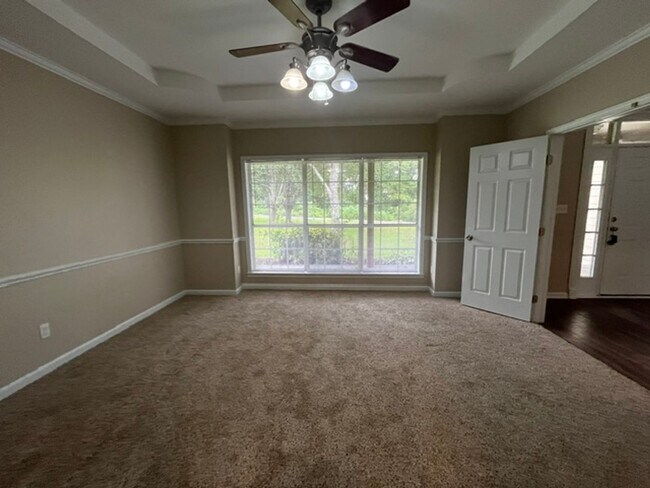Building Photo - 440 Blue Lake Dr