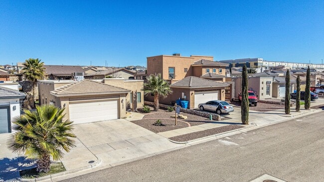 Building Photo - Eastside Beautiful 3 bed/2 baths for RENT