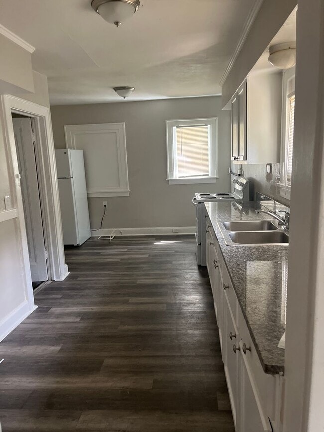 Building Photo - Cute & Cozy 2 Bedroom W/Bonus Room For Rent!!