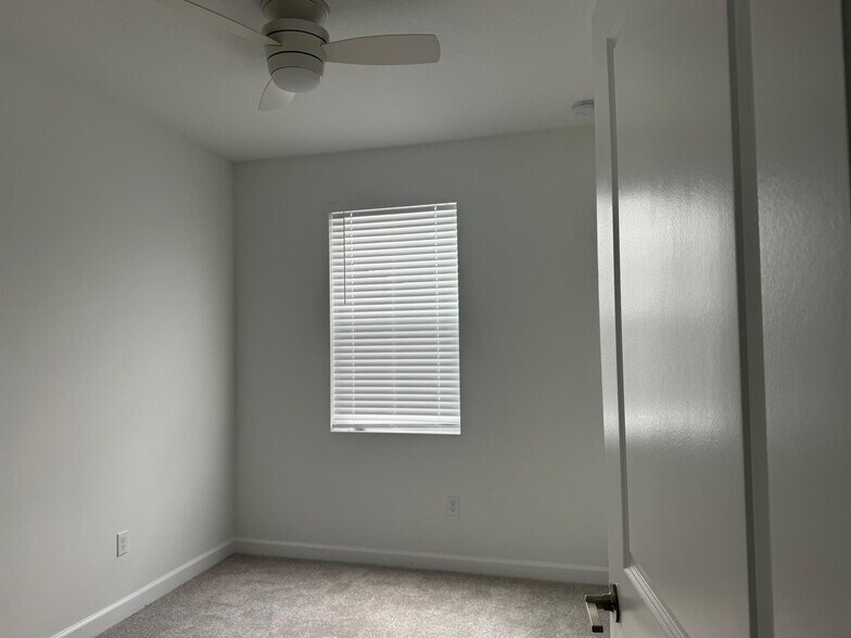 Primary Photo - 4663 Hollister Ave