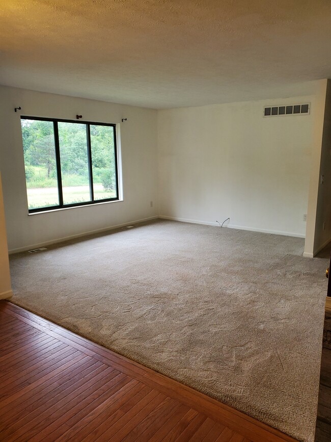 Building Photo - 3366 Hogback Rd