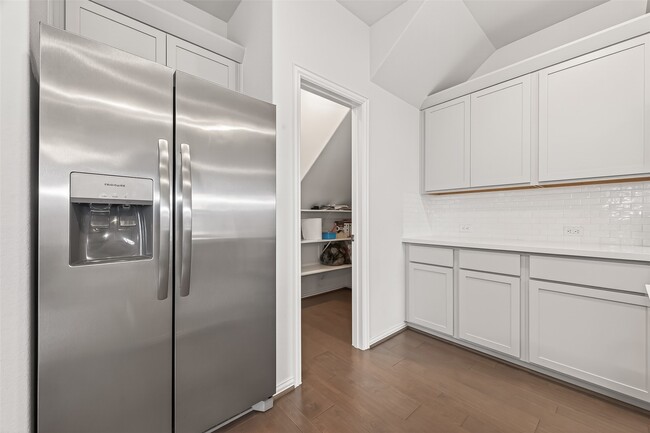 Building Photo - 27926 Western Crk Ct