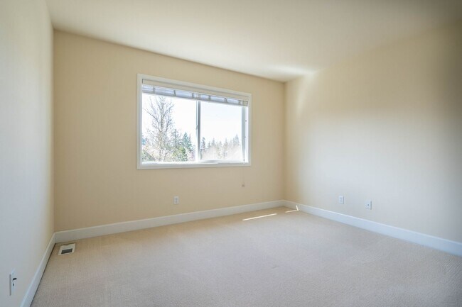 Building Photo - 5Br/3.25Ba Sammamish Home