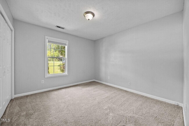 Building Photo - 450 Main St