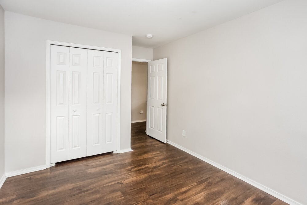 Building Photo - 910 Willow Wind Dr