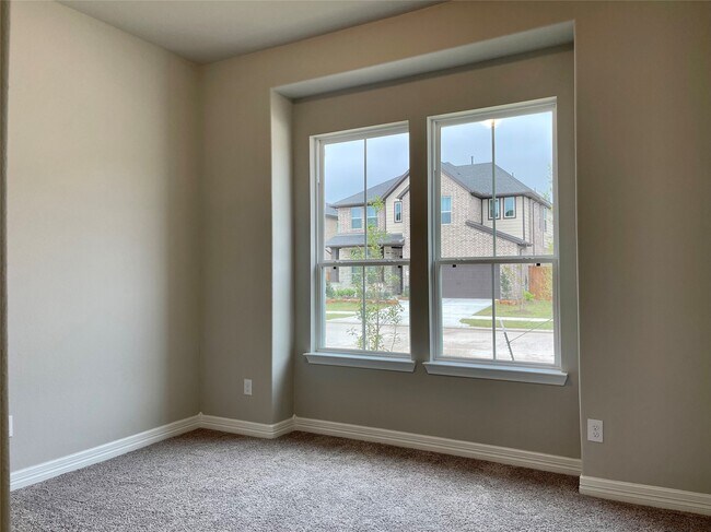 Building Photo - 24226 Maple Summit Ln