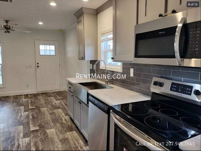 Building Photo - 516 SE 4th St