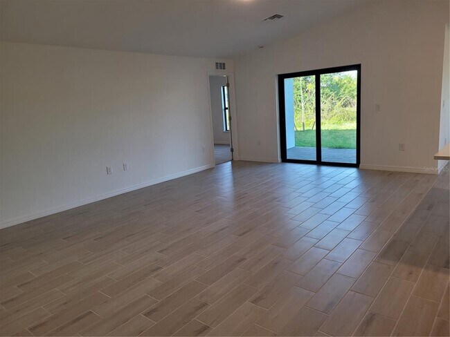 Building Photo - 6305 Shaw St