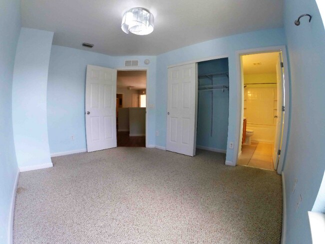 Building Photo - 5073 SW 40th Pl