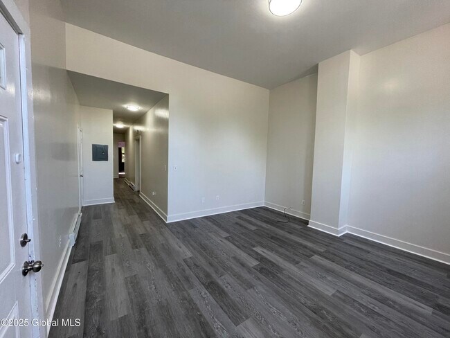 Building Photo - 475 S Pearl St
