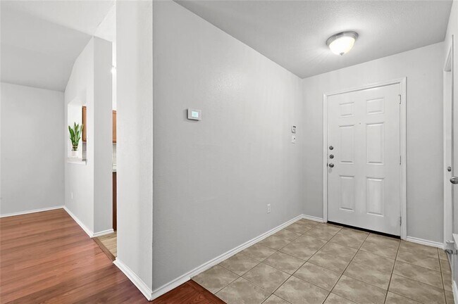 Building Photo - 267 Waterloo Dr