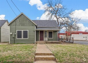 Building Photo - 906 E Houston St