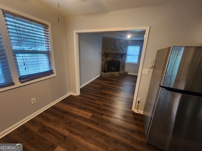 Building Photo - 4002 Hawthorne Cir