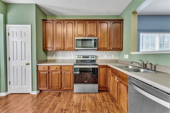 Building Photo - Adorable 3b 3b Townhome In Wake Forest!