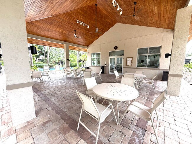 Building Photo - Charming 2-Bed/1-Bath First-Floor Condo in Gated Sarasota Community!
