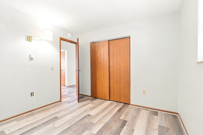 Building Photo - 205 N Madison Rd