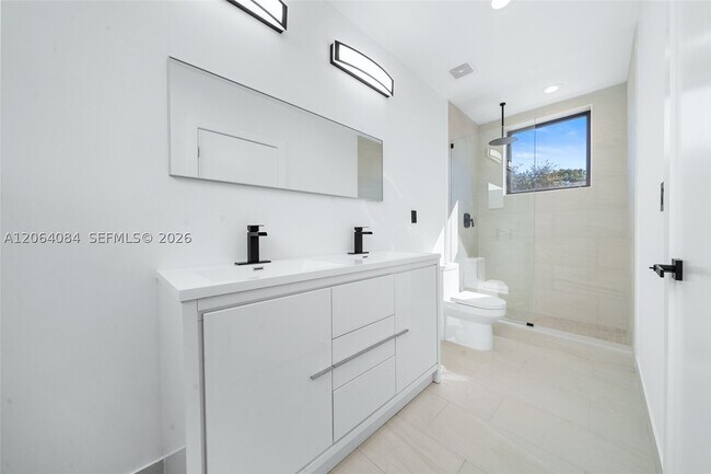 Building Photo - 11 NE 51st St