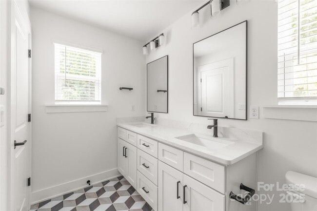 Building Photo - 2823 Coronet Way