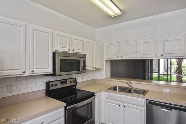 Building Photo - 10100 Poppy Hill Dr