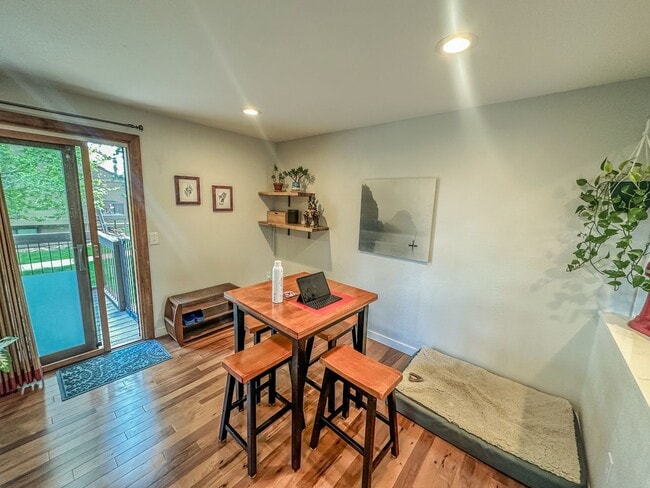 Building Photo - Beautiful & Large 4-Bd 2.5-Ba, in Boulders...