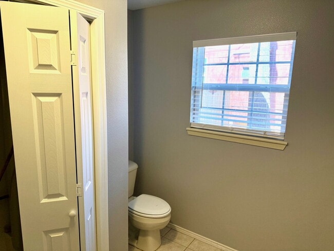 Building Photo - Charming 2-Bedroom in Bella Vista with Large Fenced Backyard!