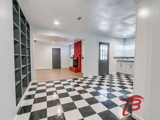 Building Photo - 2214 N Florida Ave