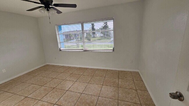 Building Photo - 3 Bedroom Pool Home in North Port - Rent I...