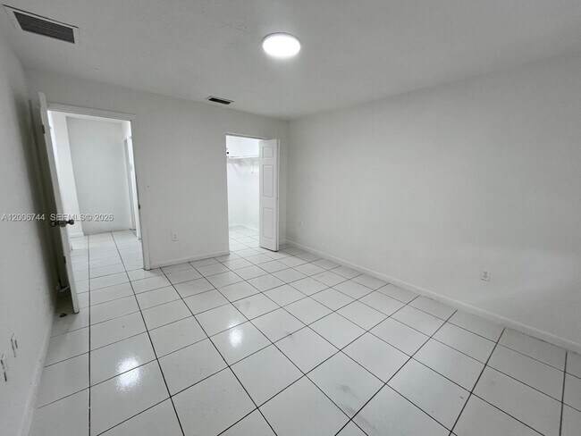 Building Photo - 15741 NW 40th Ct