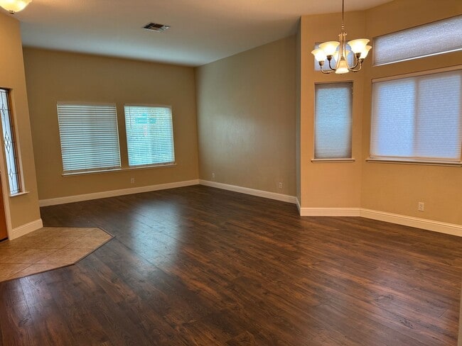 Building Photo - Beautiful single level corner lot