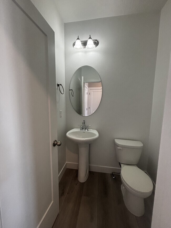 Building Photo - 1373 E Bell Buoy Way