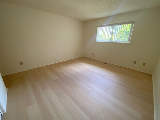 Building Photo - 11755 Tam O'Shanter Dr