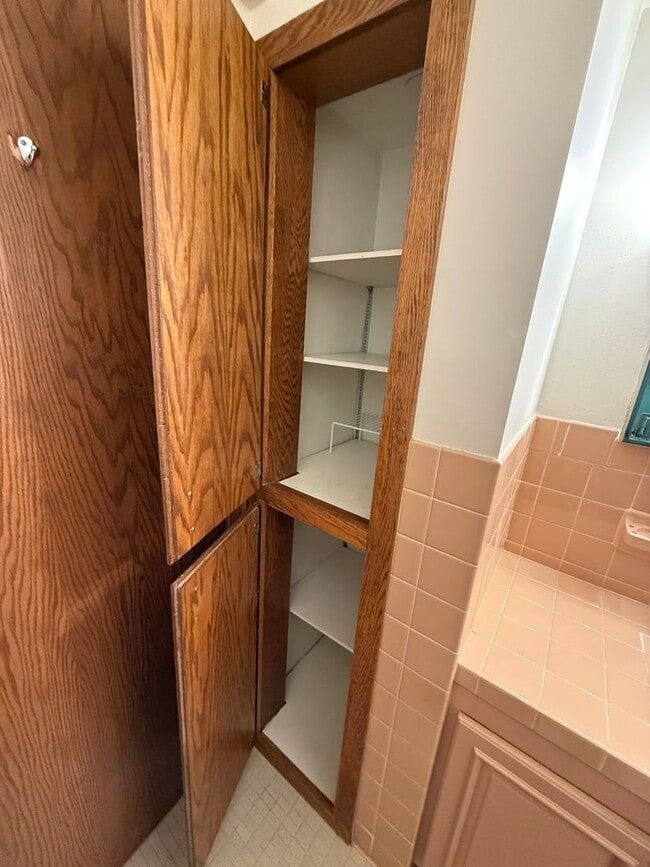 Building Photo - 100 W 17th St