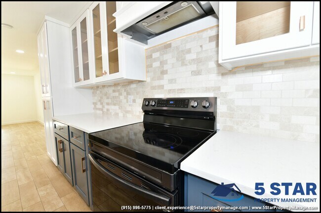 Building Photo - 3217 Wedgewood Dr