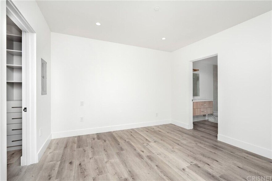Building Photo - 5923 Laurel Canyon Blvd