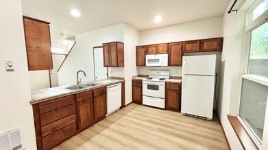 Building Photo - T0293