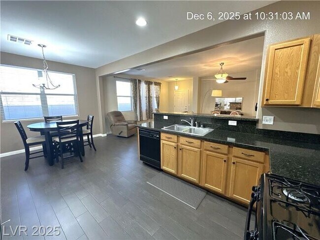 Building Photo - FURNISHED SINGLE STORY LOCATED IN THE HENDERSON AREA!!