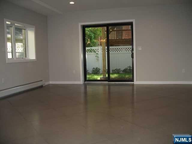 Building Photo - 816 Jassamine Way