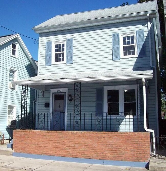 Building Photo - 219 Mt Joy St
