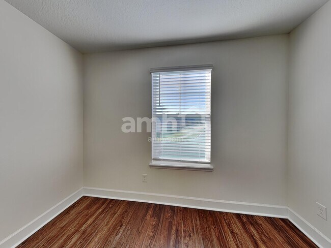 Building Photo - 1336 Mount Logan Dr