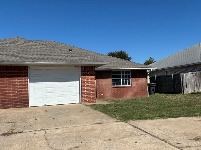 Building Photo - 3166 Singletree Ave