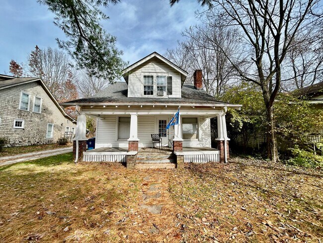 Primary Photo - UK STUDENTS — LIVE RIGHT ACROSS FROM KROGER FIELD!