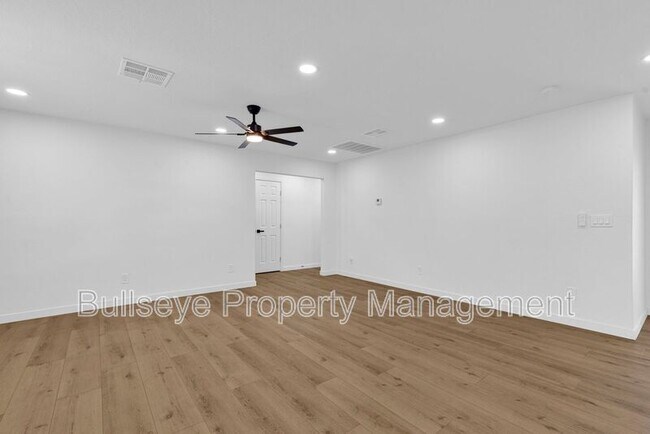Building Photo - 3138 W Elm St
