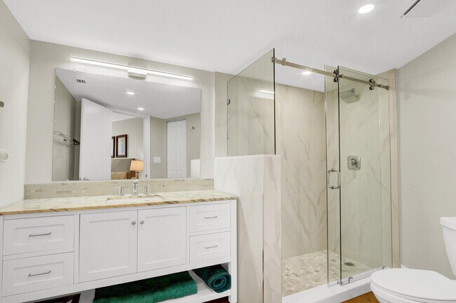 Building Photo - 5420 N Ocean Dr